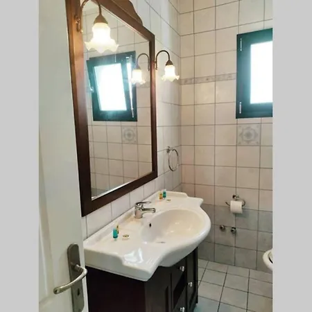 Peggy's Lux Apartment Karavomylos